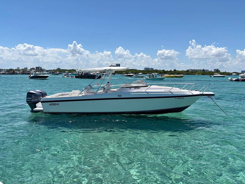 1998 Intrepid 339 (33ft - 9in) Walkaround for sale in North Miami, FL
