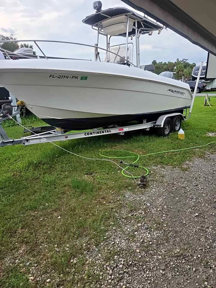 Aquasport osprey 205 with 47 hours for sale in Miami, FL