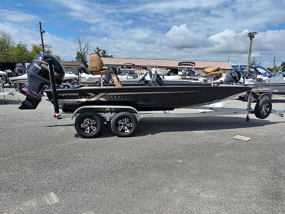 2027 Xpress H20C Crappie fishing boat, Yamaha Vmax 175 for sale in Spring Grove, PA