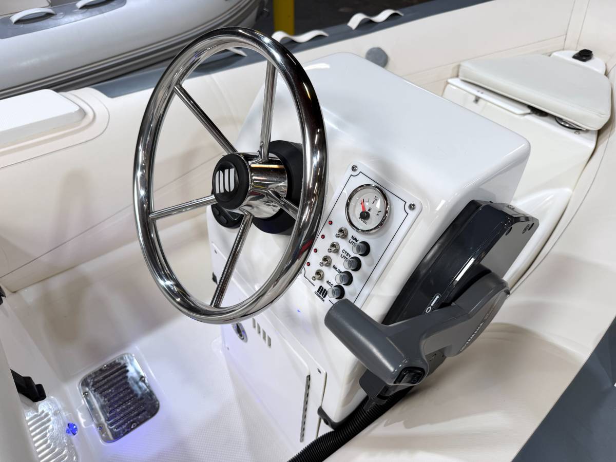 Novurania 335 DL - Yamaha 25hp - 41hrs for sale in Carson