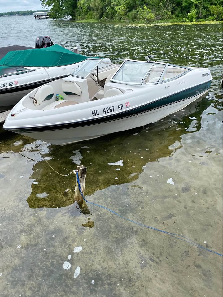 1998 Four winns horizon for sale in Plainwell, MI