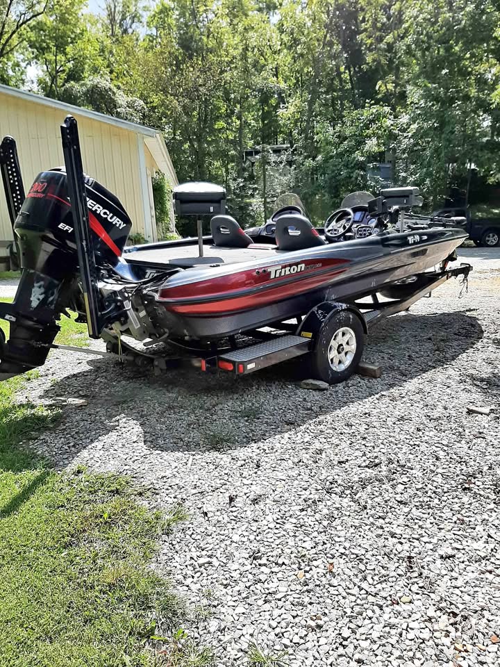 2001 tr 19 Triton for sale in Liberty, IN