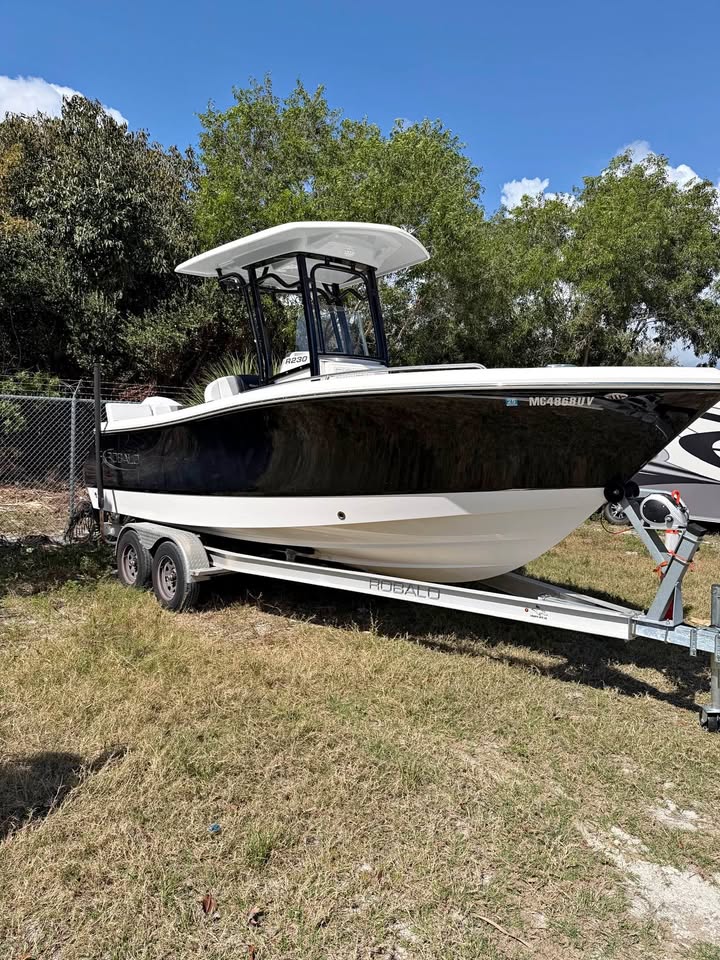 2020 Robalo R230 Center Console 205 hours for sale in Lake Worth Beach, FL