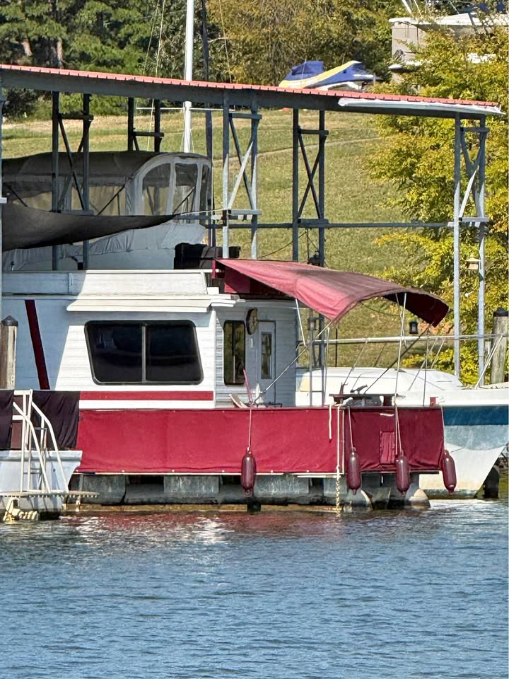 1991 Crest 43x10 Houseboat on Lake Wylie for sale in Fort Mill, SC