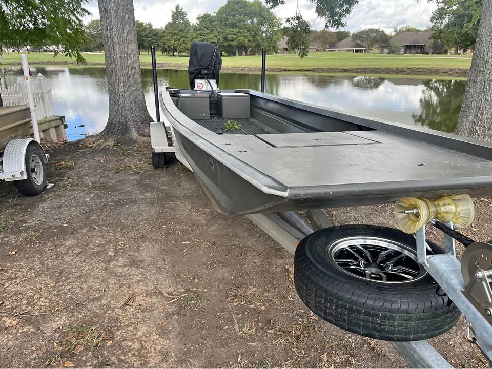 20’ flat bottom boat, trailer and motor. for sale in New Iberia, LA