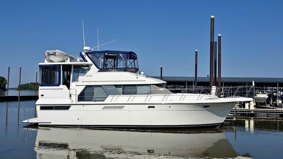 1995 Carver 440 Aft Cabin Motor Yacht for sale in St Peters, MO