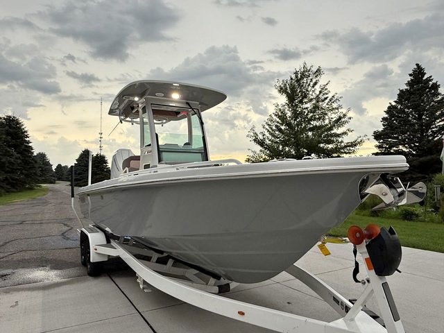 2026 Everglades 253CC Mercury V10 400HP outboard, electric power steering - SeaKeeper Ride! for sale in Minnetonka, MN