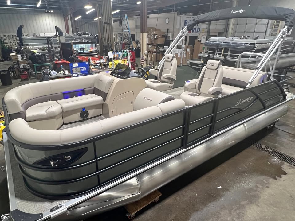 2026 Bentley Legacy 223 Swingback Tritoon & 200HP for sale in Cedar, MN