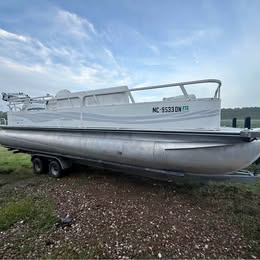 2010 24ft Bentley 240 Fishing Pontoon Boat for sale in Knotts Island, NC