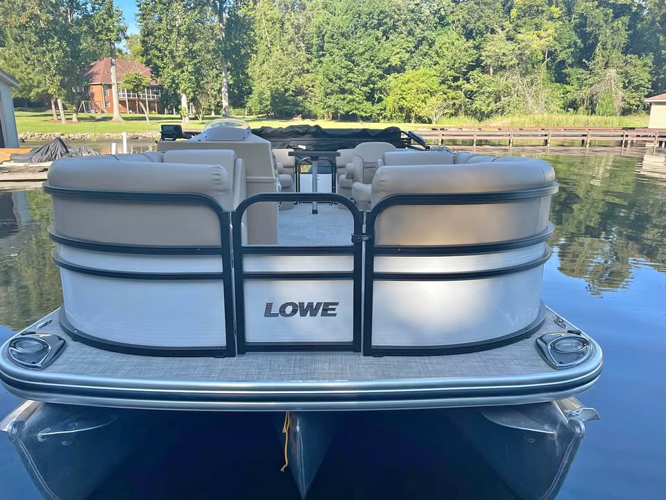 2021 Lowe SS210W Karavan Tri-Toon — Mercury 150 HP — Only 66.5 Hours. for sale in Guntersville, AL