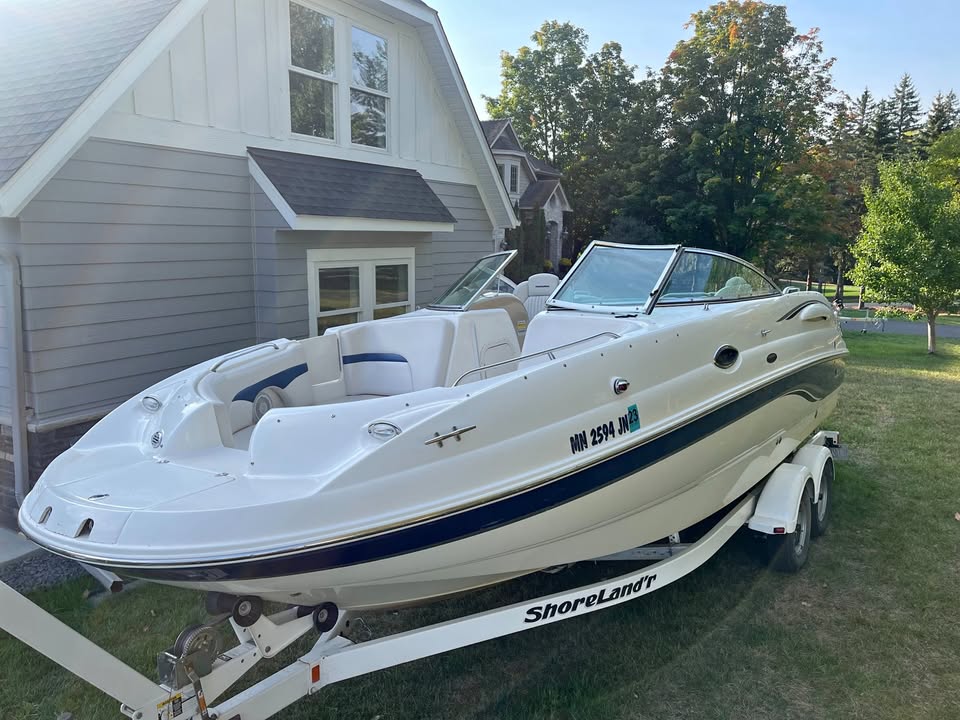 2003 Chaparral Sunesta 243 for sale in Chanhassen, MN