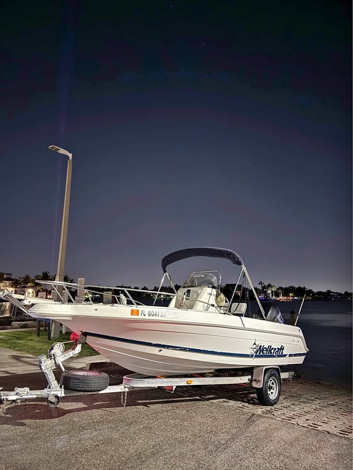 1998 Wellcraft 19 center console fisherman for sale in Sunrise, FL
