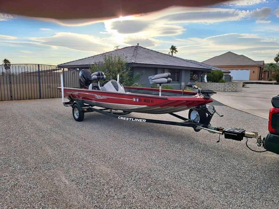 2015 18ft Bass Boat By Crestliner Only 49hrs Aluminum Model TC-18 for sale in Apple Valley, CA