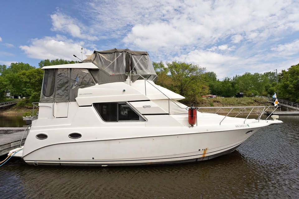 2002 Silverton 352 Motor Yacht for sale in St Paul, MN