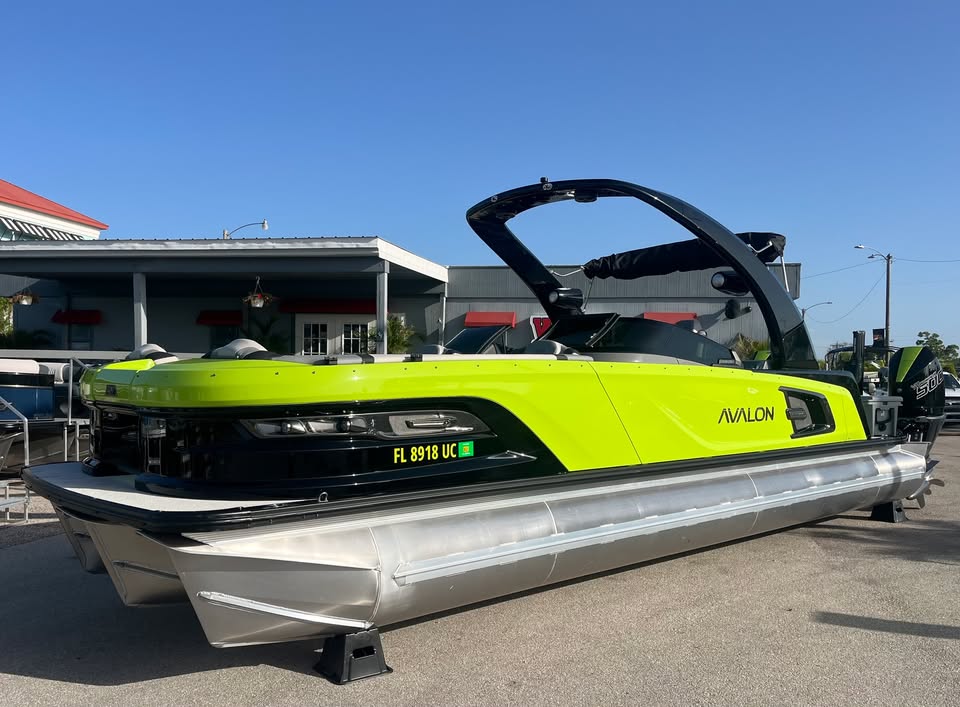 2026 Avalon Pontoon / Tri Toon 2785 Excalibur Carbon Windshield Elite, Powered by twin Mercury Racing 500R's for sale in Cape Coral, FL