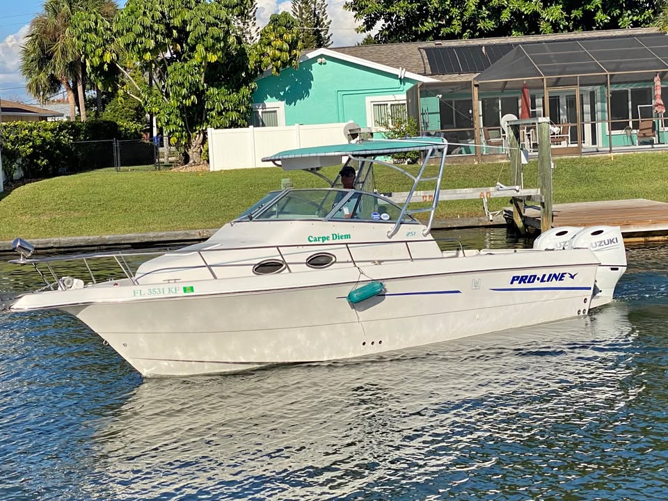 1998 27’ ProLine Walkaround 251 wa for sale in Apollo Beach, FL