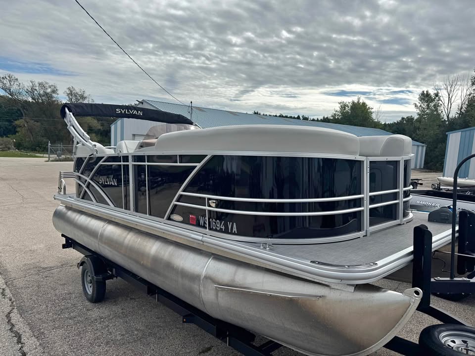 2025 Sylvan 820 LZ CR for sale in West Bend, WI