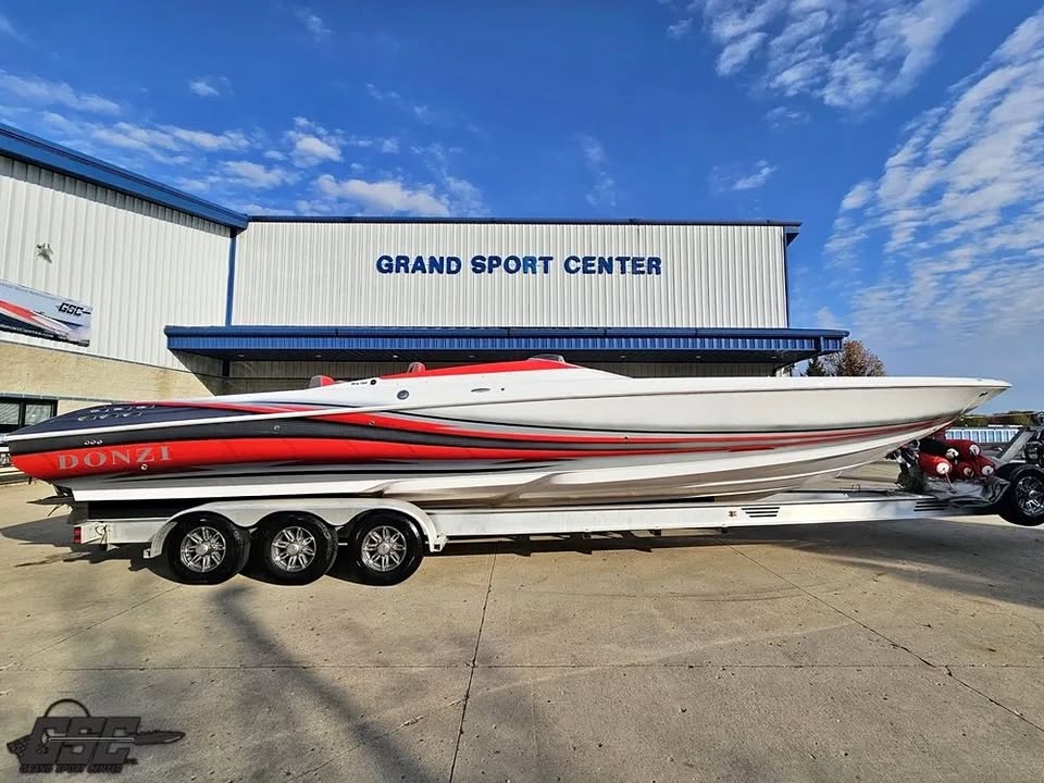 2008 DONZI 38 ZR 700'S for sale in Lake in the Hills, IL