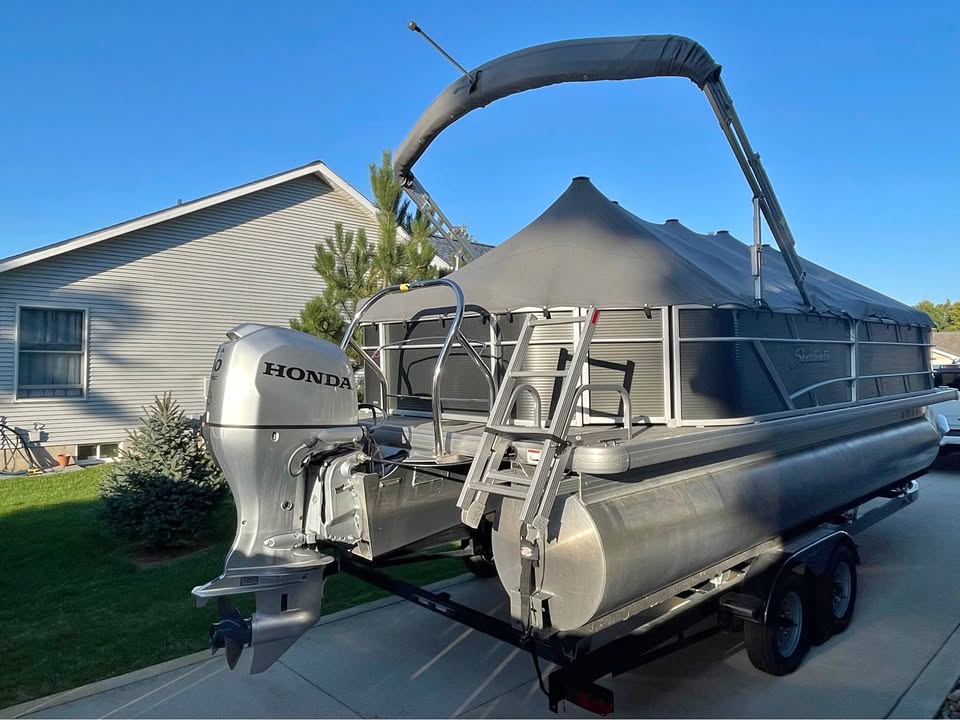 2019 Sweetwater pontoon SW2286C 2919 Trail-master trailer WBTH2451R Honda 90 horse motor BF90DK5LRTA for sale in Michigan Center, MI