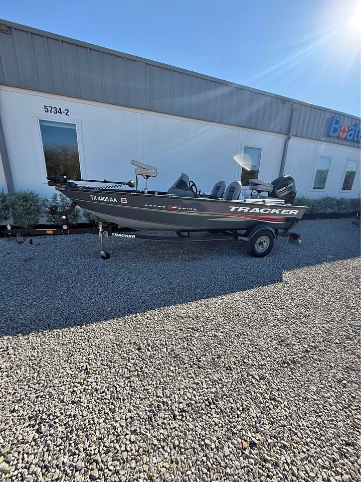 2018 Tracker Super Guide V-16 for sale in Plano, TX
