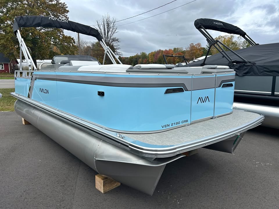 2027 Avalon venture 2180 crb platinum edition: pontoon, honda 115hp, ski bar, garmin fish/depth finder for sale in Grand Rapids, MI