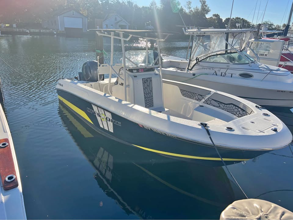 2019 Wellcraft 202 fishermen center console for sale in West Islip, NY