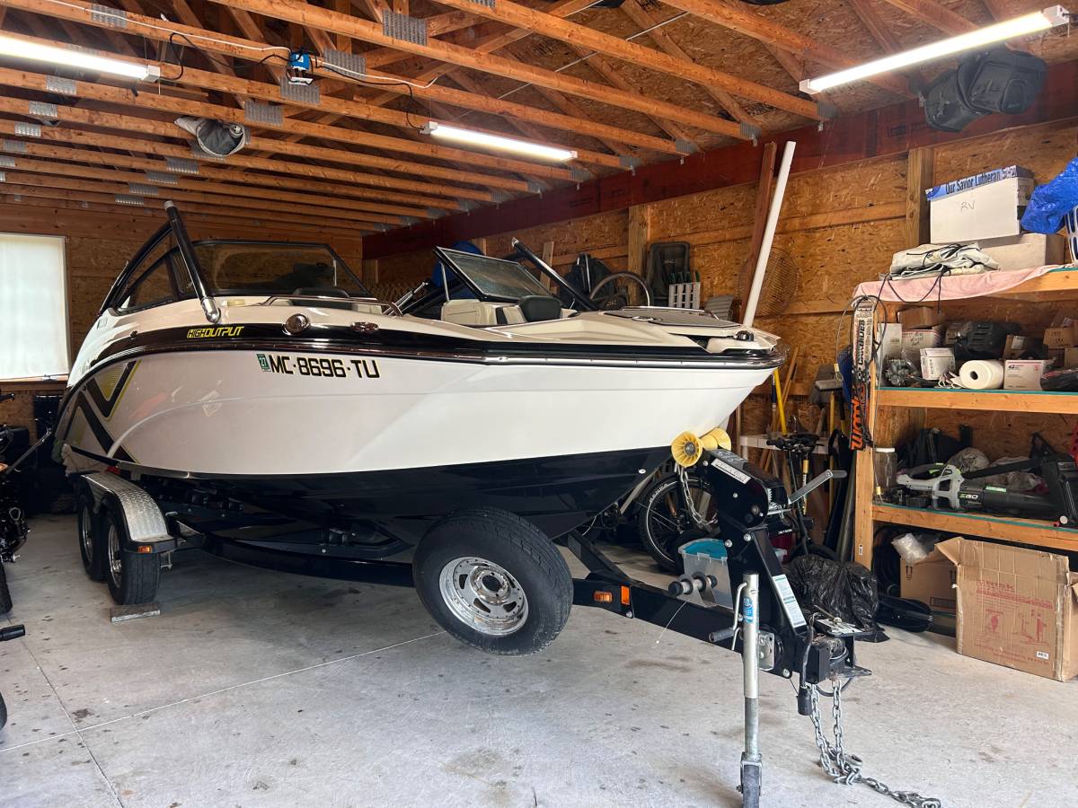 2015 YAMAHA 212X WITH ONLY 128 HOURS!!! for sale in macomb county