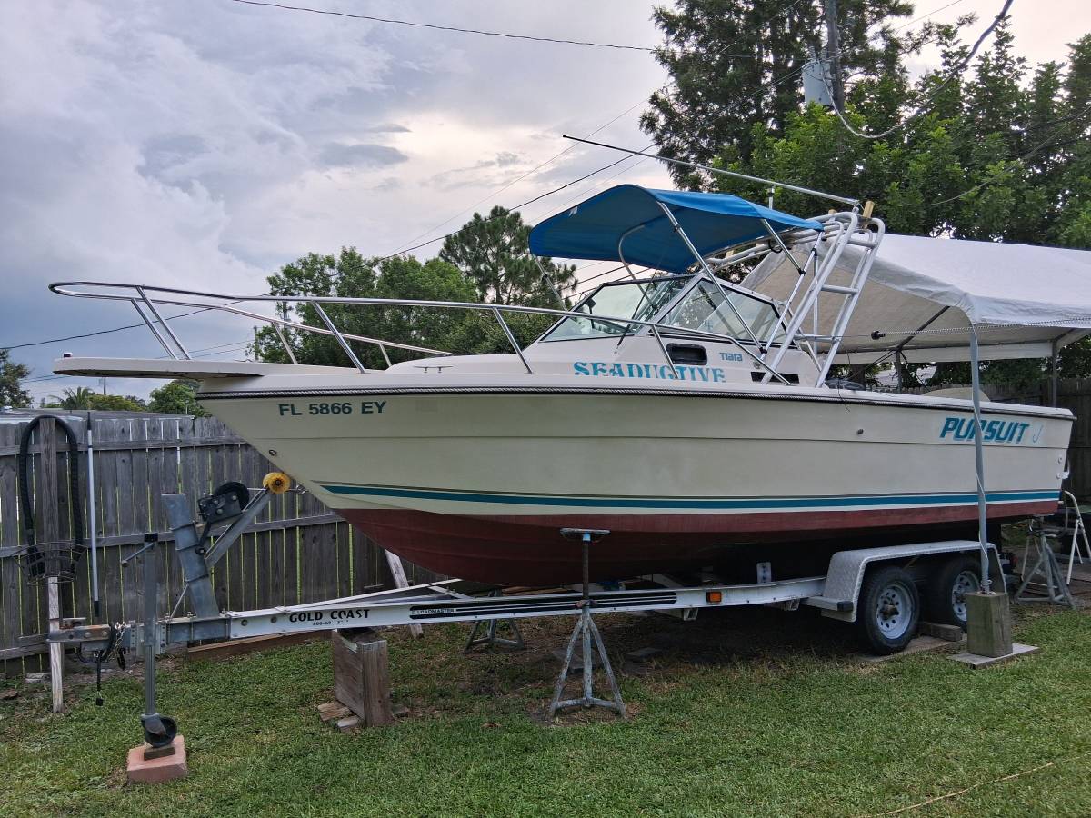 Tiara pursuit, 2200 walkaround for sale in treasure