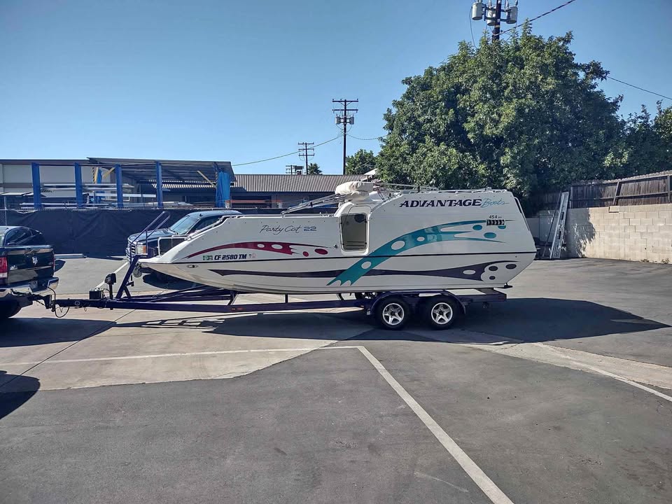 Advantage Party Cat 22 Deck Boat for sale in Lake Elsinore, CA