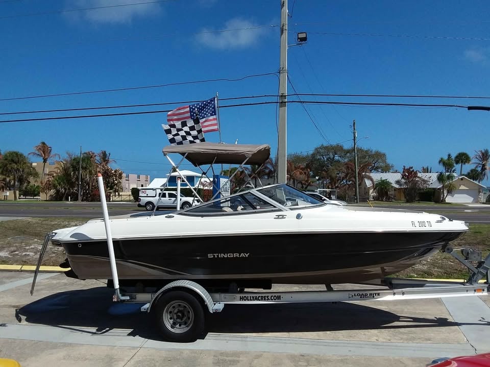 2014 Stingray 208LR Bow Rider Only 48hrs w/Trailer for sale in Sebastian, FL