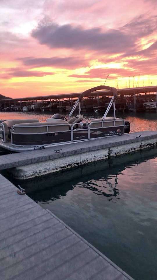 2018 Sun tracker Party barge 18 for sale in San Antonio, TX