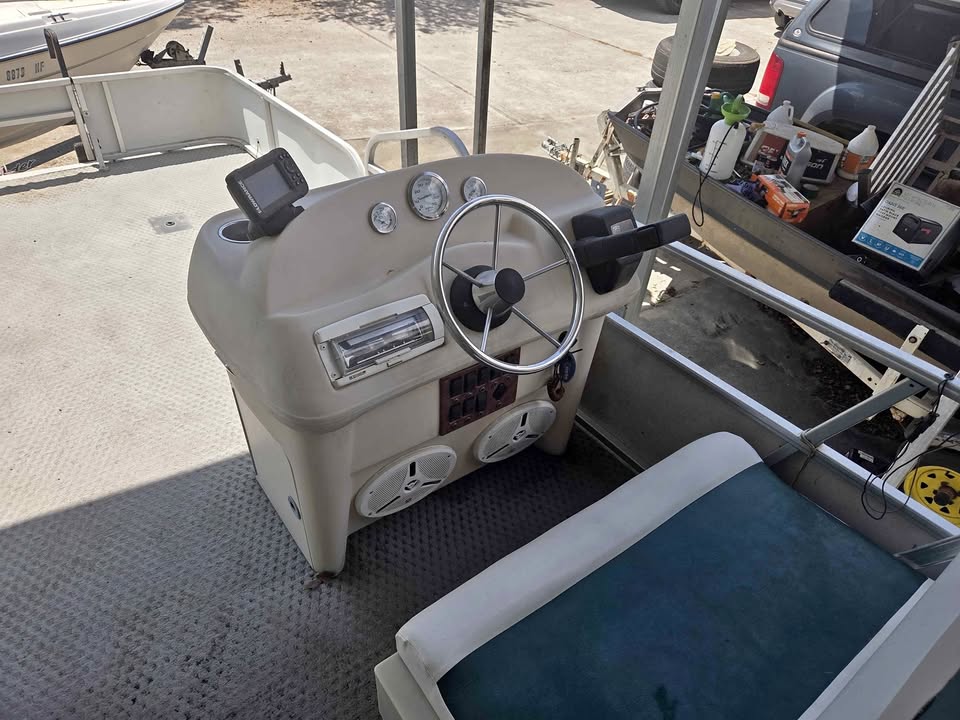 1996 Sun chaser Pontoon for sale in Houston, TX