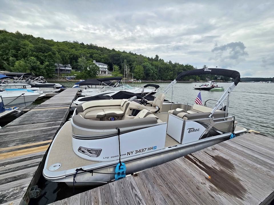 Tahoe LTZ 2285 CRB Pontoon Boat with trailer for sale in Middletown, NY