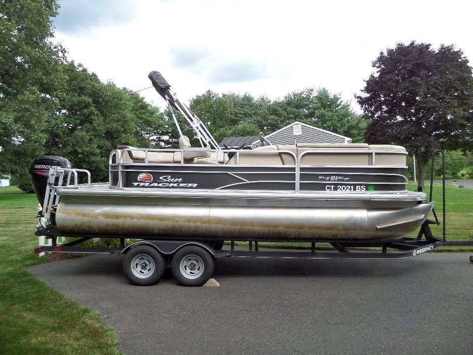 2018 Sun Tracker 20 DLX Party Barge for sale in Vernon Rockville, CT