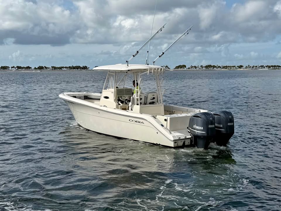 2018 Cobia 301 Center Console for sale in Key Largo, FL