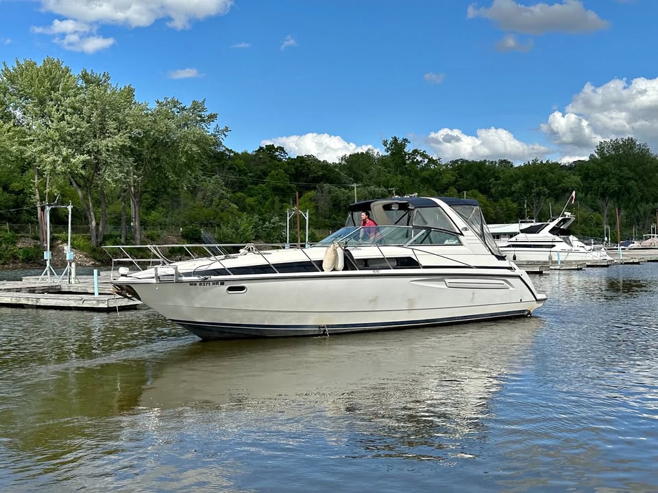 1998 Bayliner Avanti 3685 Express Cruiser for sale in Afton, MN