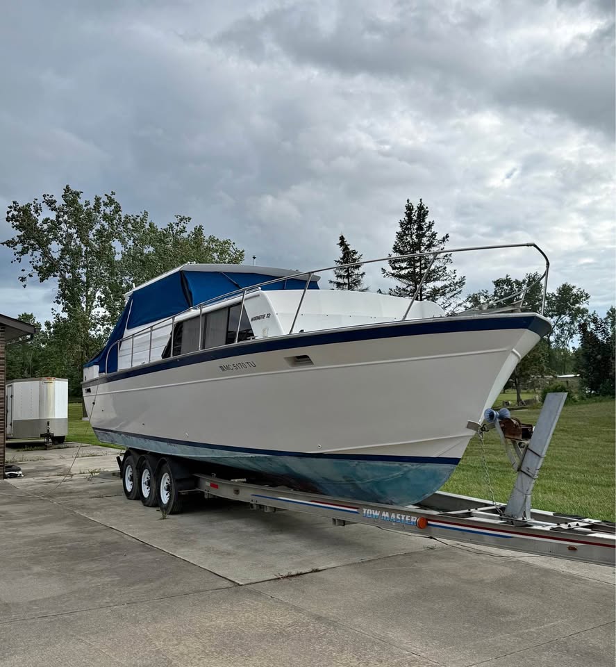1990 Marinette Aluminum cabin cruiser for sale in Casco, MI