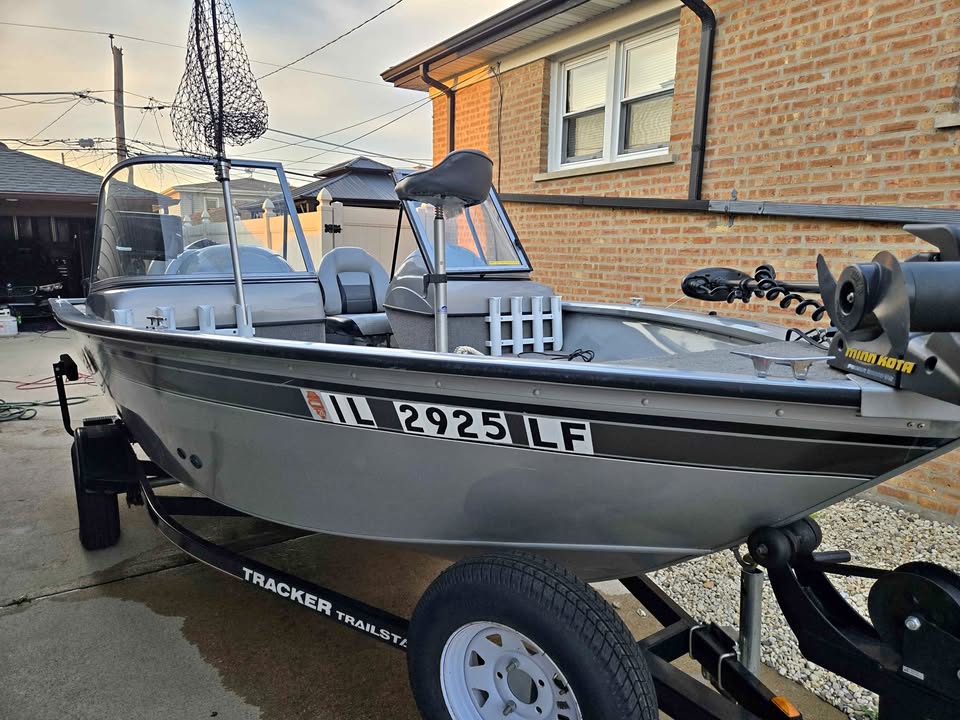 2008 Tracker pro guide for sale in Schiller Park, IL