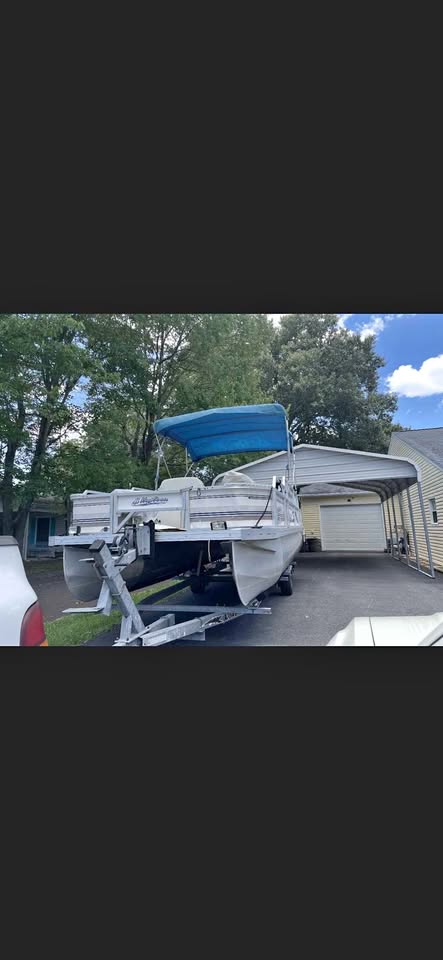 2000 Dolphin pontoon for sale in Colonial Beach, VA