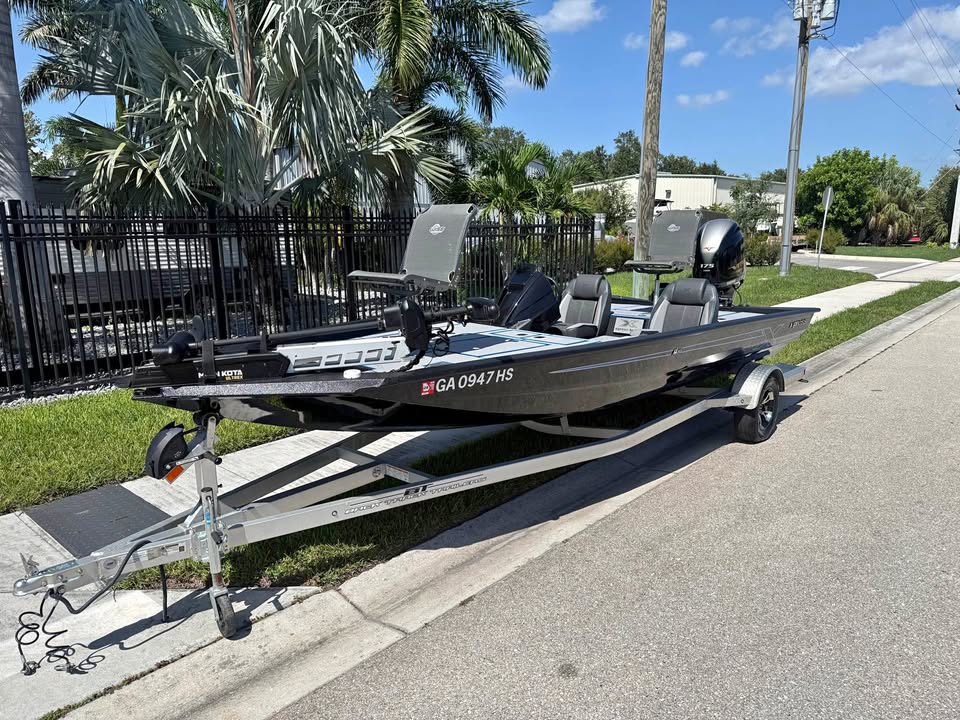 2025 Xpress h20c hyper-lift crappie series for sale in Sarasota, FL
