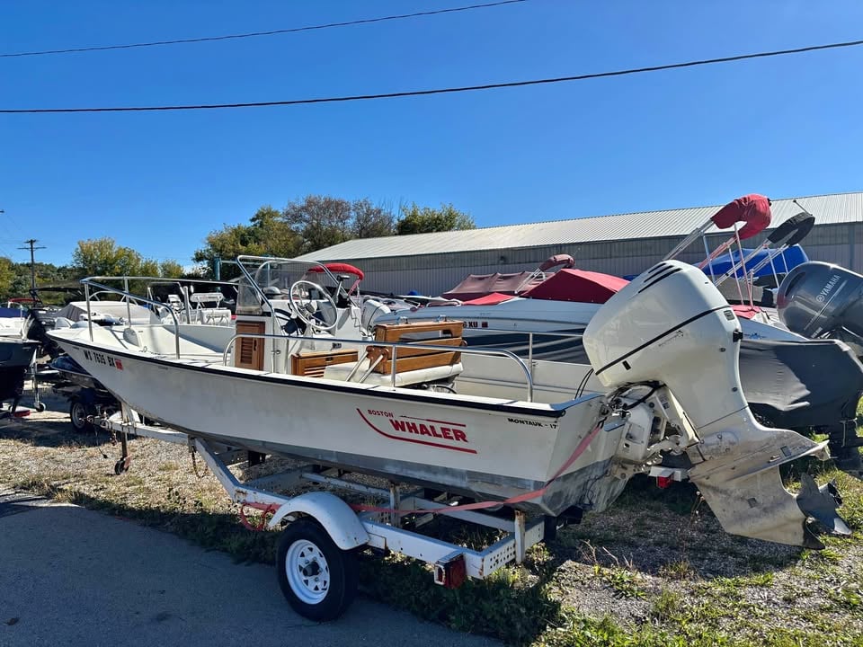 1989 Boston Whaler 17 Montauk for sale in Pewaukee, WI