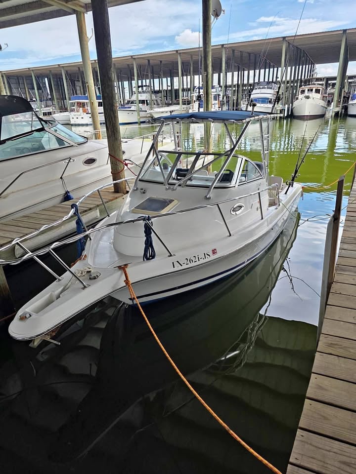 Cobia 2001 24ft brand new for sale in Kingwood, TX