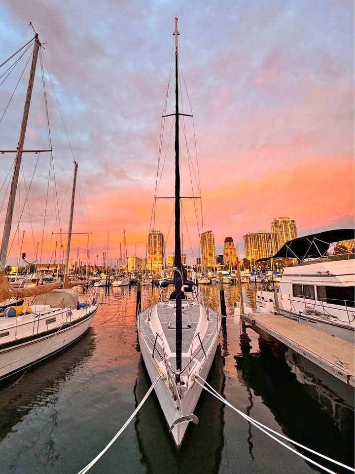 1988 Hunter Legend Sailboat 35 for sale in St Petersburg, FL