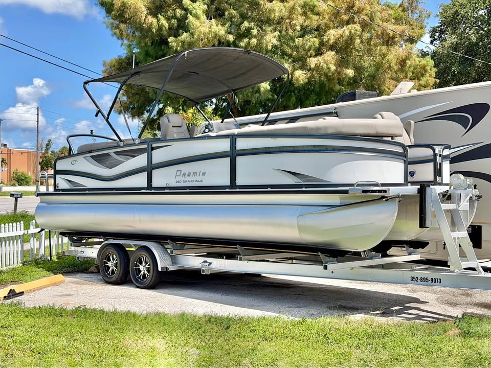 2019 Premier 250 Grand Majestic Tritoon 300hp Mercury for sale in St Petersburg, FL