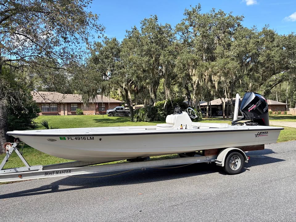2001 hewes 21ft redfisher for sale in DeLand, FL