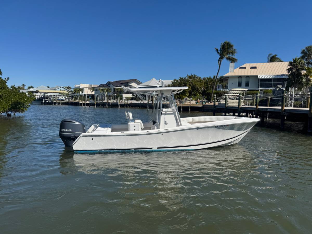 2006 Regulator 24 FS 24' Center Console Boat Newer Yamaha F300 4-Stoke for sale in boston