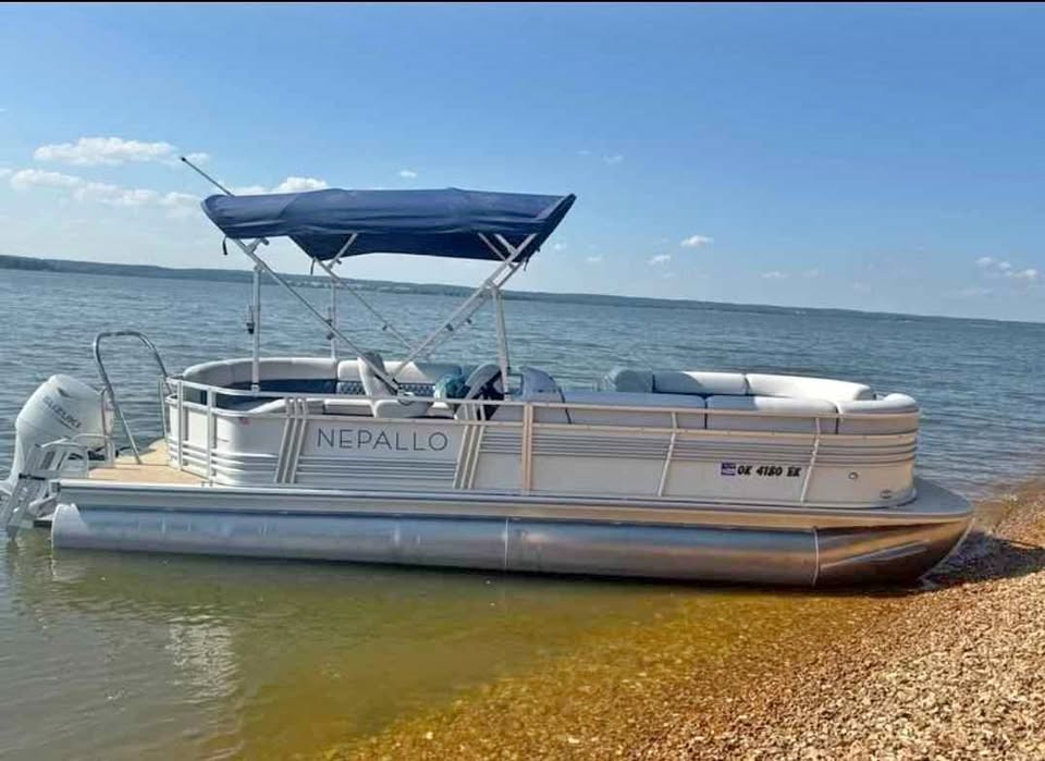 2023 22’ Tritoon Like New - Very Low hours for sale in Sapulpa, OK