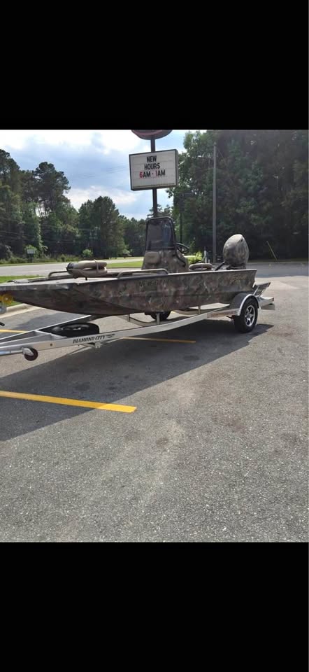 2017 excel 1860 boat center console with 90 Suzuki low hrs for sale in Winnabow, NC