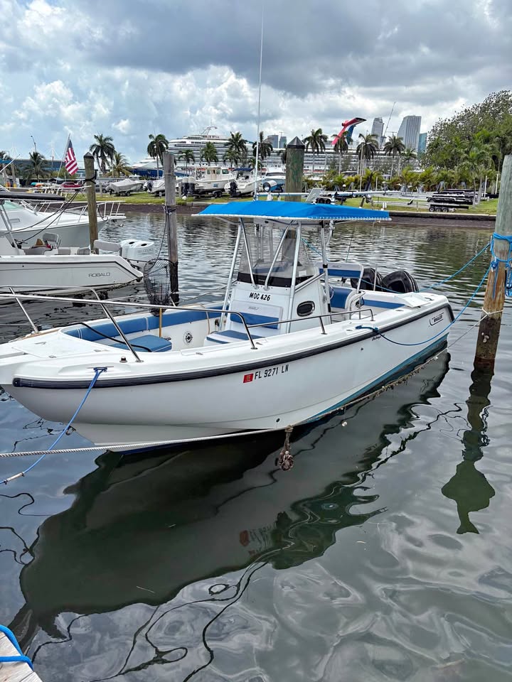 2001 Boston Whaler 26 outrage for sale in Miami, FL