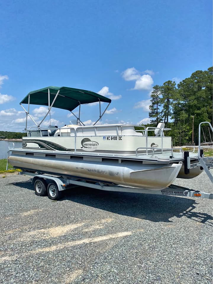 2000 Lowe 24’ pontoon boat for sale in Apex, NC